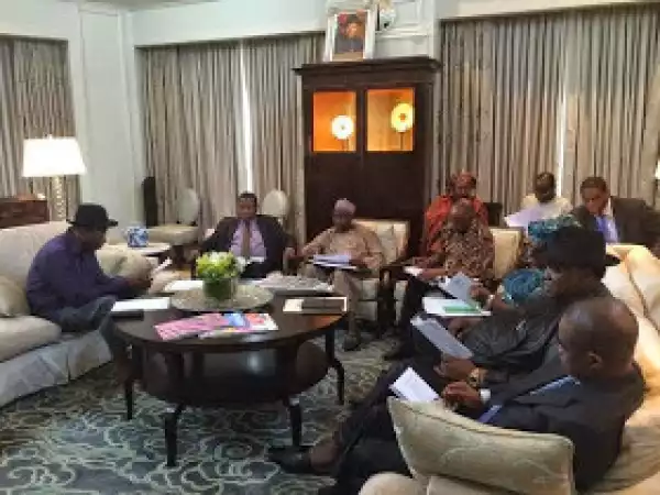 President Jonathan Holds Meeting Without His Shoes | Photos